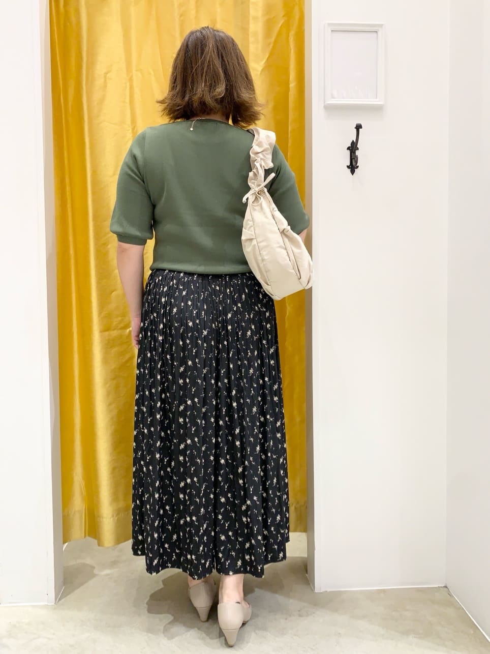 みいちゃんさんの「grove｜【ふわっと心地よい足入れ】やわここち(R)Vカットパンプス」を使ったコーディネート