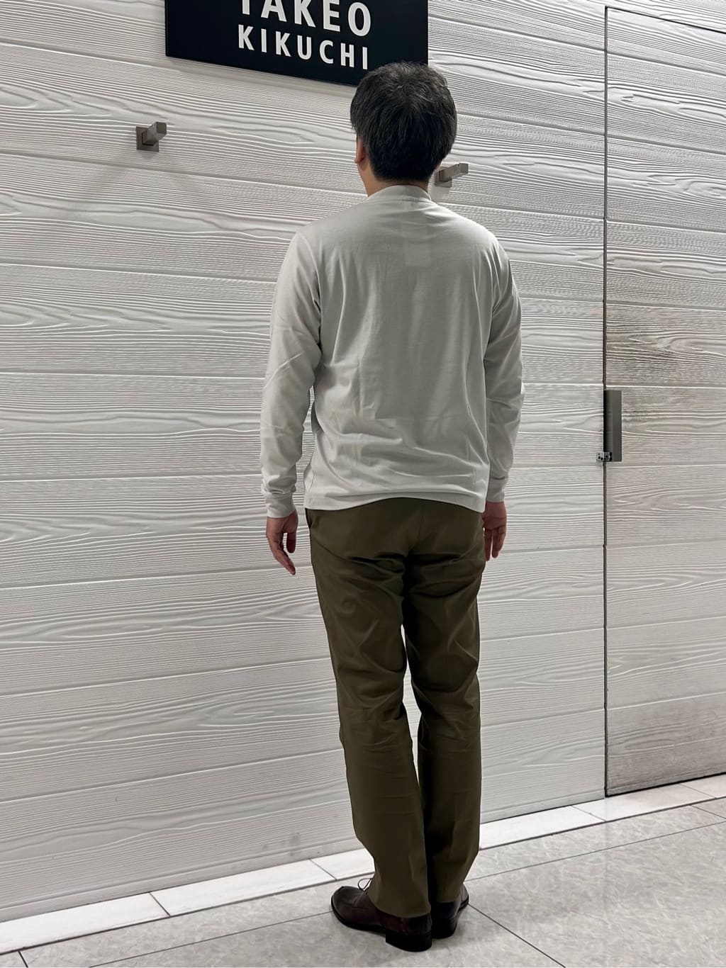 すーさんの「TAKEO KIKUCHI｜【オフィスカジュアル対応】ドレス チノパンツ」を使ったコーディネート