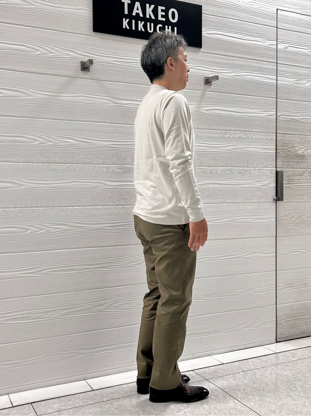 すーさんの「TAKEO KIKUCHI｜【オフィスカジュアル対応】ドレス チノパンツ」を使ったコーディネート