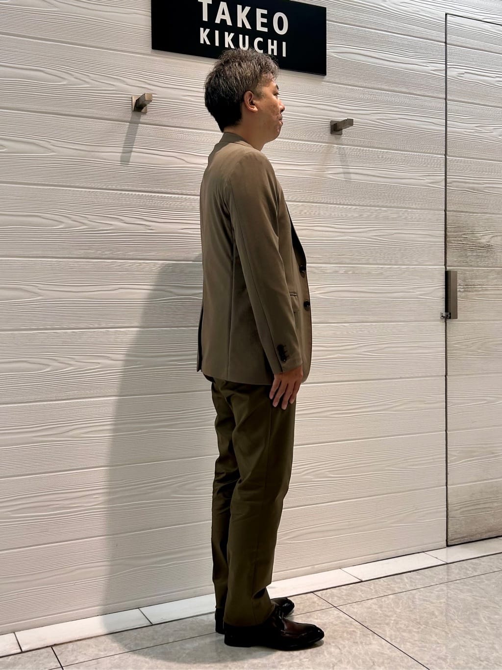 すーさんの「TAKEO KIKUCHI｜【オフィスカジュアル対応】ドレス チノパンツ」を使ったコーディネート