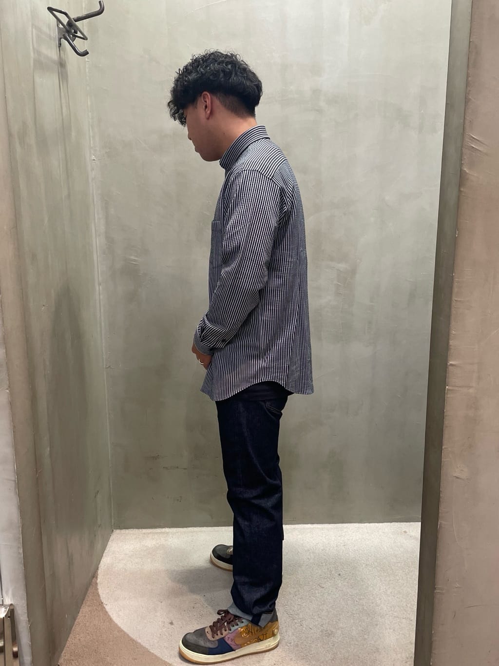 南薗大地さんの「TAKEO KIKUCHI｜【抗菌防臭/シーズンレス】シアサッカー ジャージシャツ」を使ったコーディネート