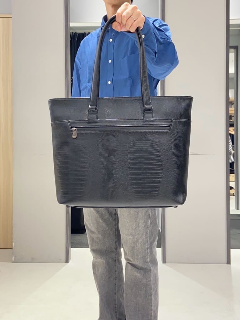 わいずみさんの「TAKEO KIKUCHI｜【撥水】ライトウェイト トートバッグ」を使ったコーディネート