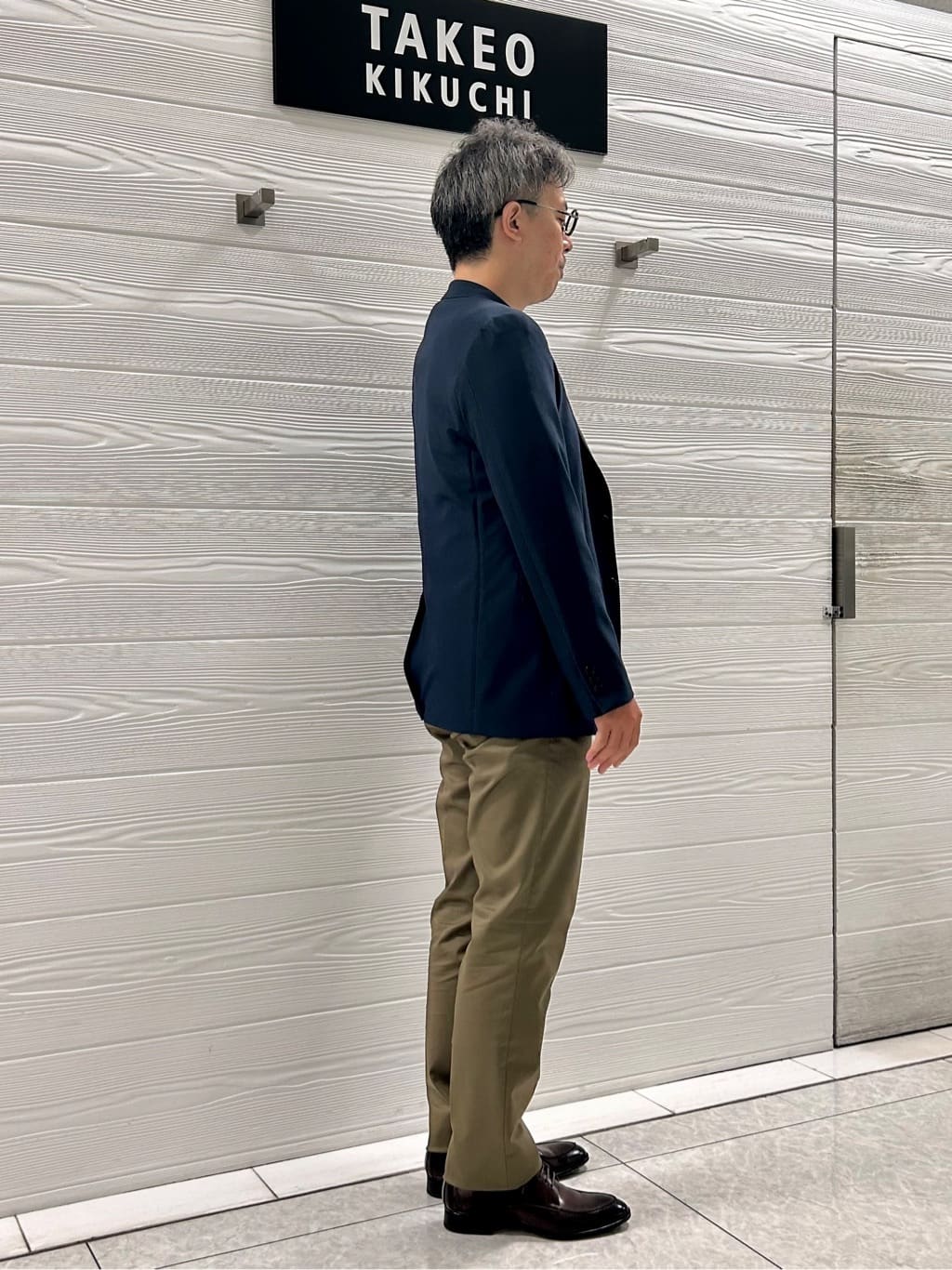 すーさんの「TAKEO KIKUCHI｜【オフィスカジュアル対応】ドレス チノパンツ」を使ったコーディネート