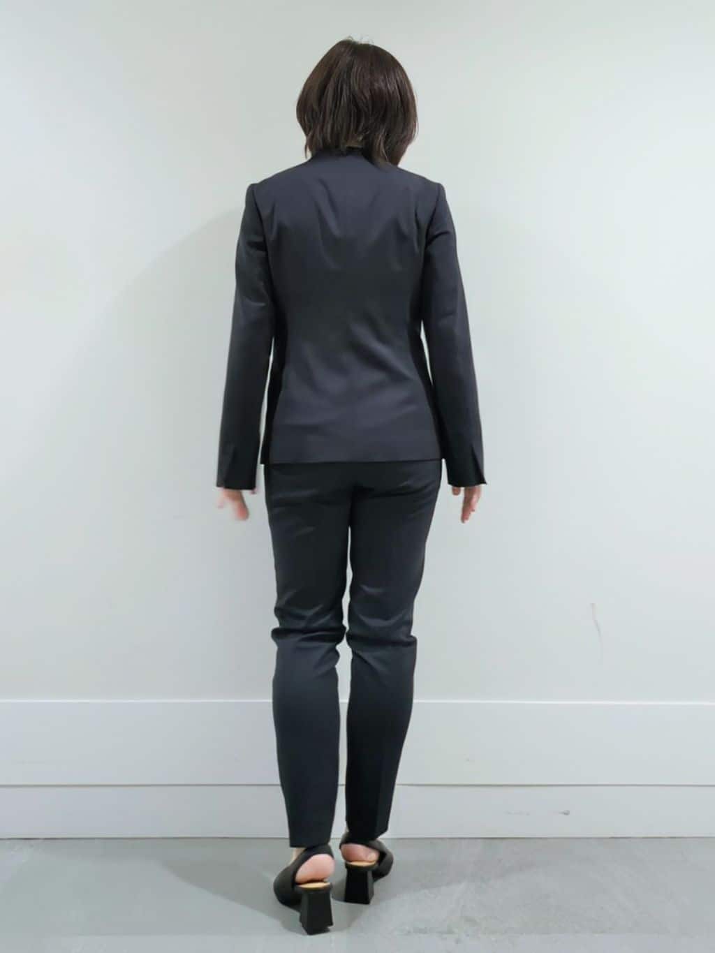 ミズタさんの「UNTITLED｜【洗える通勤スーツ】レジェールギャバ　ストレッチカラーレスジャケット」を使ったコーディネート