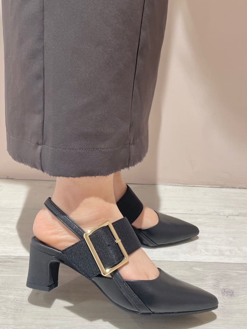 azusaさんの「ESPERANZA｜バックルベルトバックストラップパンプス」を使ったコーディネート