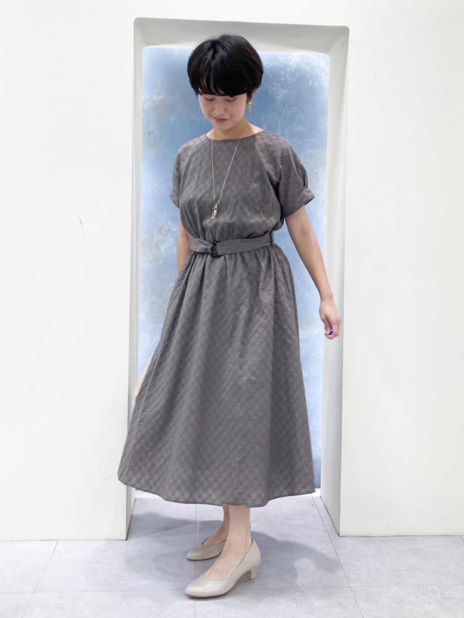 Keiさんの「grove｜【ふわっと心地よい足入れ】やわここち(R)Vカットパンプス」を使ったコーディネート