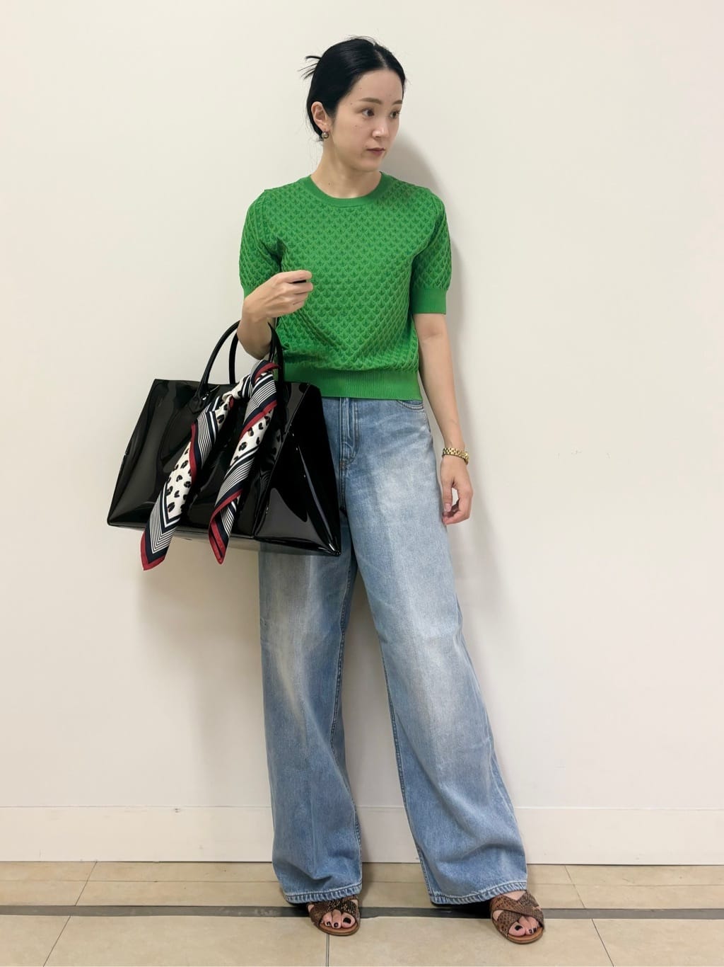 YOKOTAさんの「DRESSTERIOR｜ヴィンテージ加工ワイドデニムパンツ」を使ったコーディネート