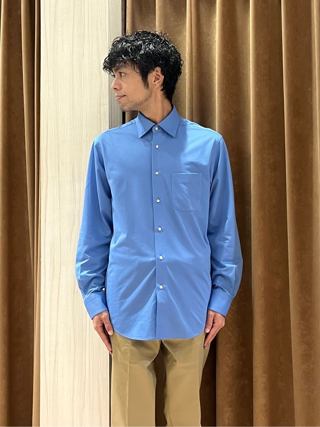 URAさんの「TAKEO KIKUCHI｜【オフィスカジュアル対応】ドレス チノパンツ」を使ったコーディネート