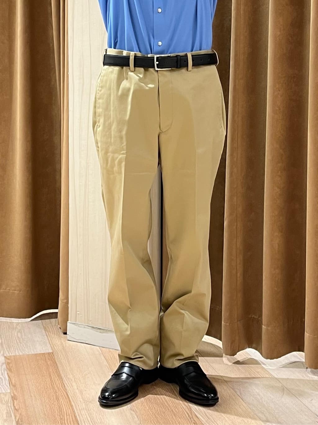 URAさんの「TAKEO KIKUCHI｜【オフィスカジュアル対応】ドレス チノパンツ」を使ったコーディネート