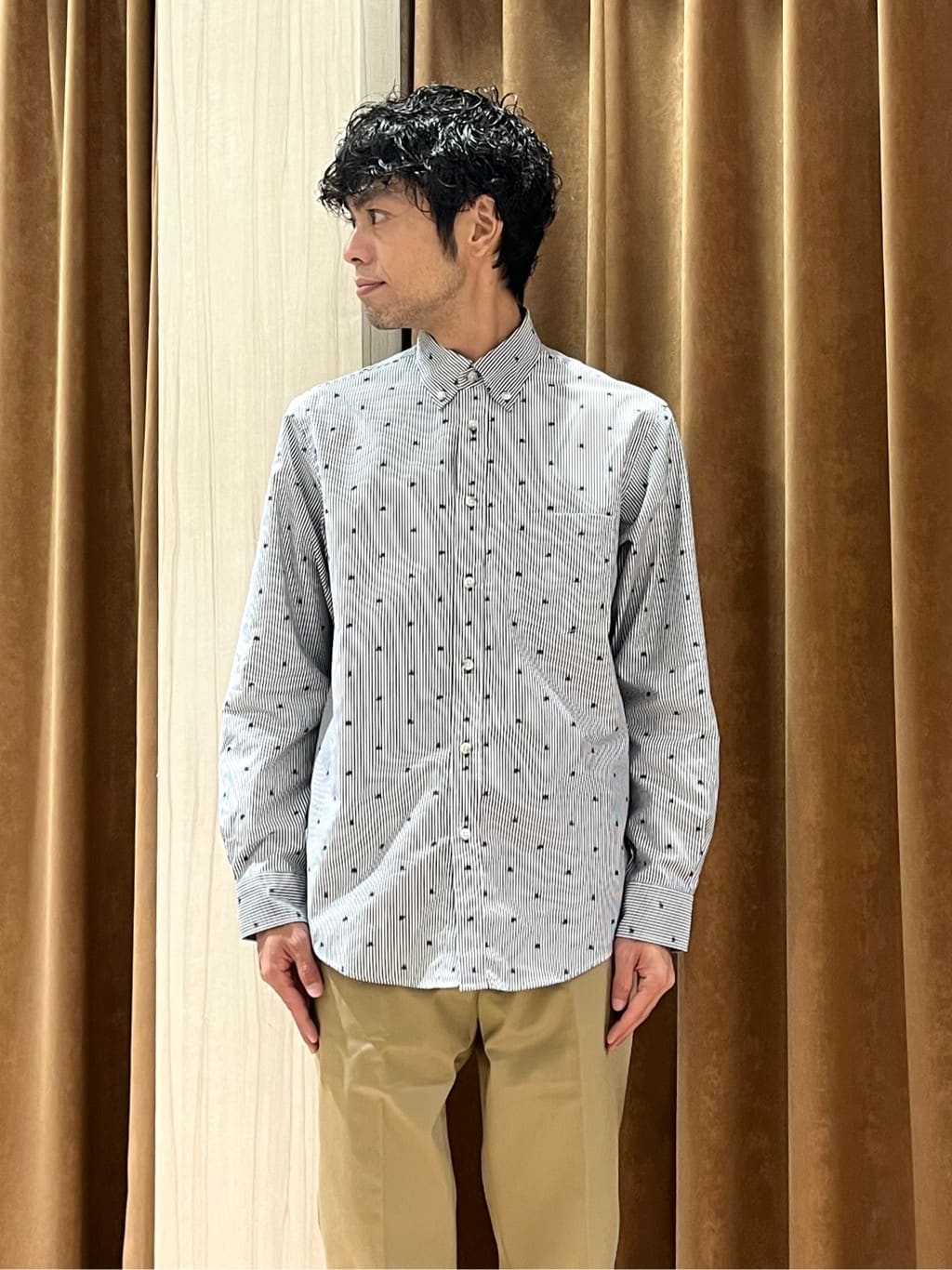 URAさんの「TAKEO KIKUCHI｜ハットモチーフ ジャカード ストライプ シャツ」を使ったコーディネート