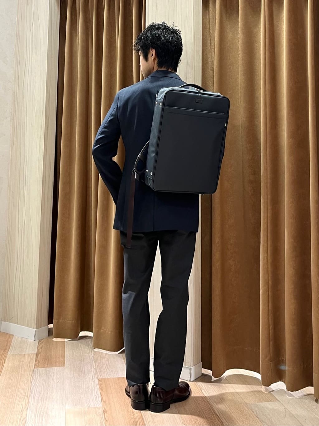 URAさんの「TAKEO KIKUCHI｜【全7サイズ&times;8色展開！】トップマルチヘリンボン パンツ」を使ったコーディネート