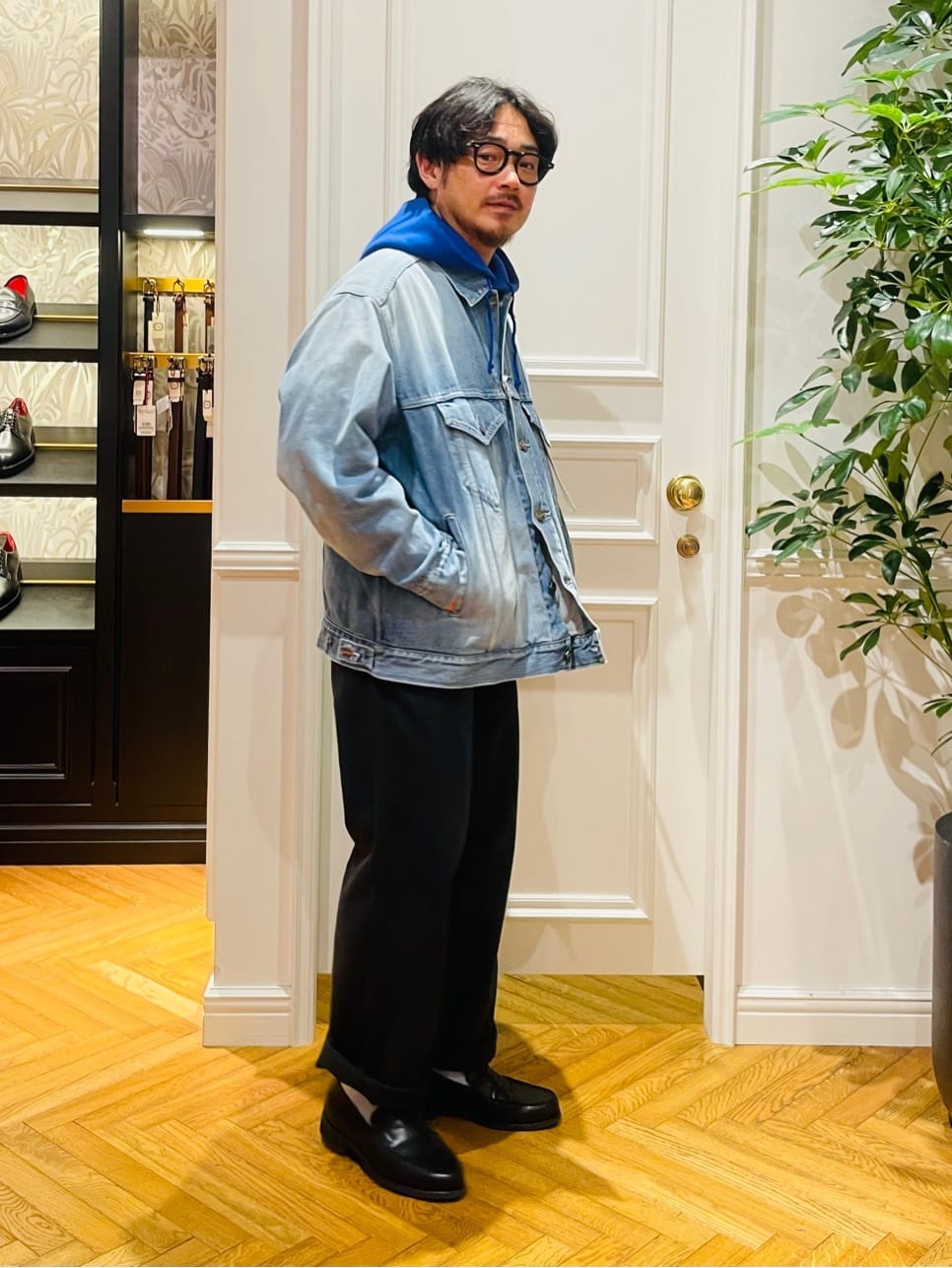 鶴田大士さんの「DRESSTERIOR｜【撥水加工/Safari5月号掲載】ローファー」を使ったコーディネート