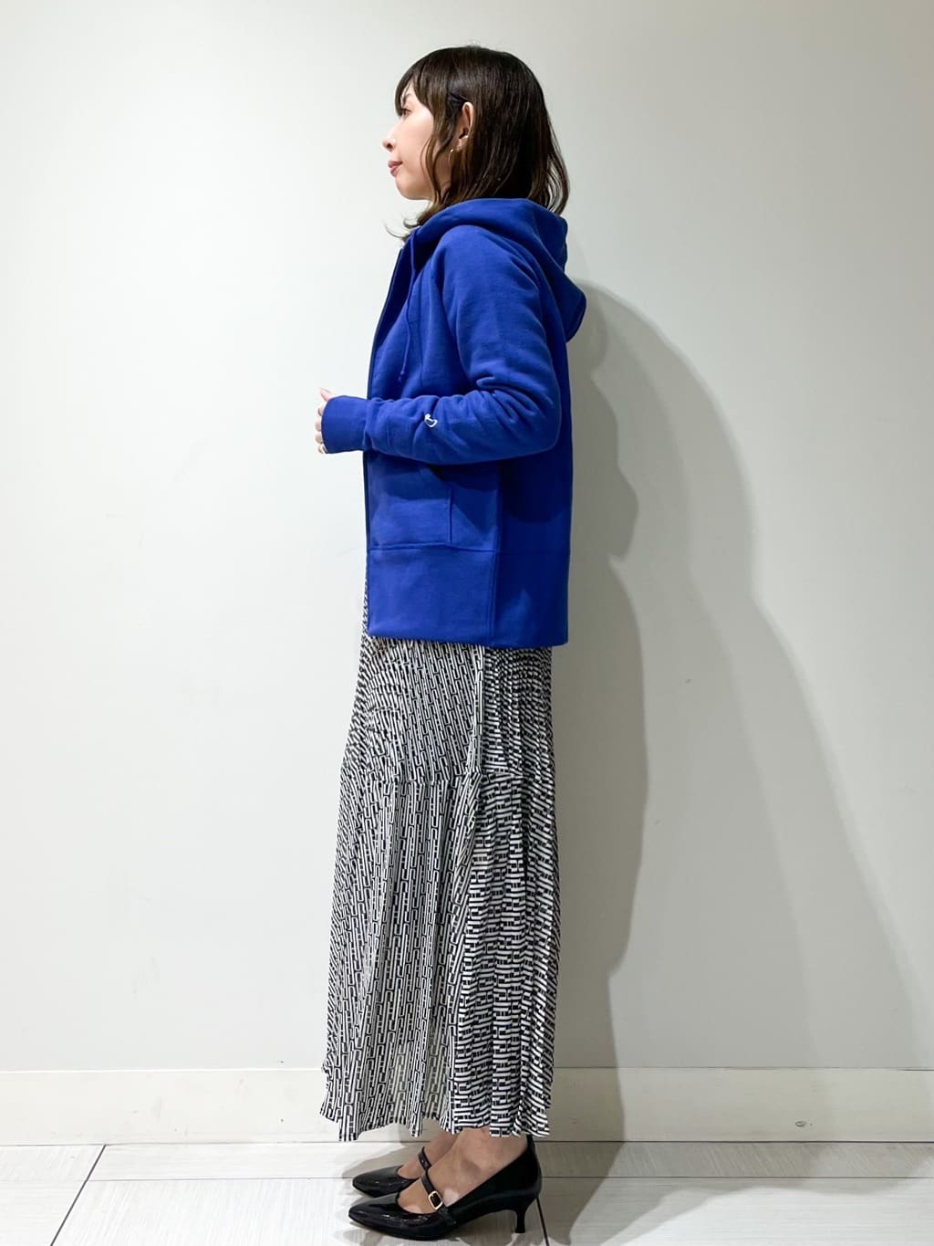 じゅんさんの「DRESSTERIOR｜デキシー吊裏毛ジップアップパーカ」を使ったコーディネート