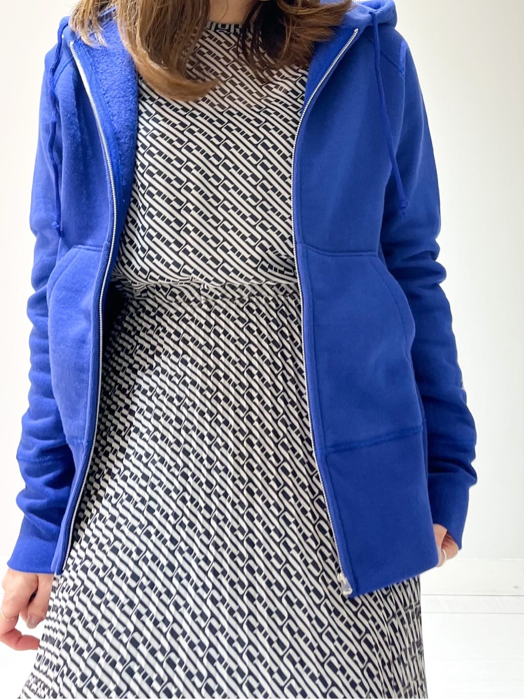 じゅんさんの「DRESSTERIOR｜デキシー吊裏毛ジップアップパーカ」を使ったコーディネート