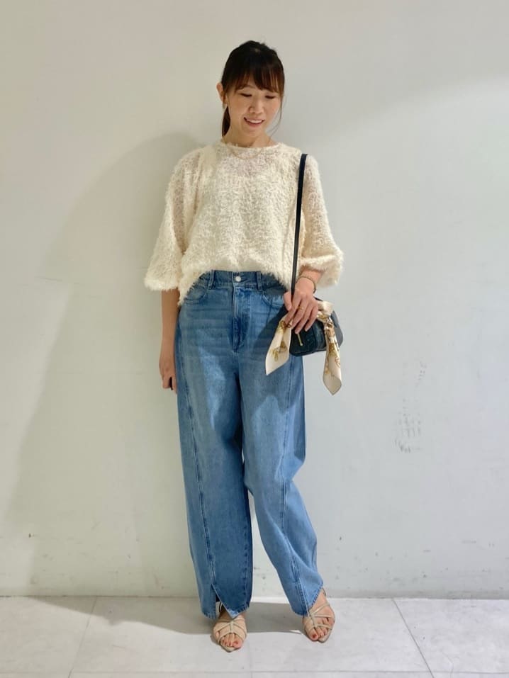erikoさんの「UNTITLED｜【手洗い／58cm正方形】ベルトプリントスカーフ」を使ったコーディネート