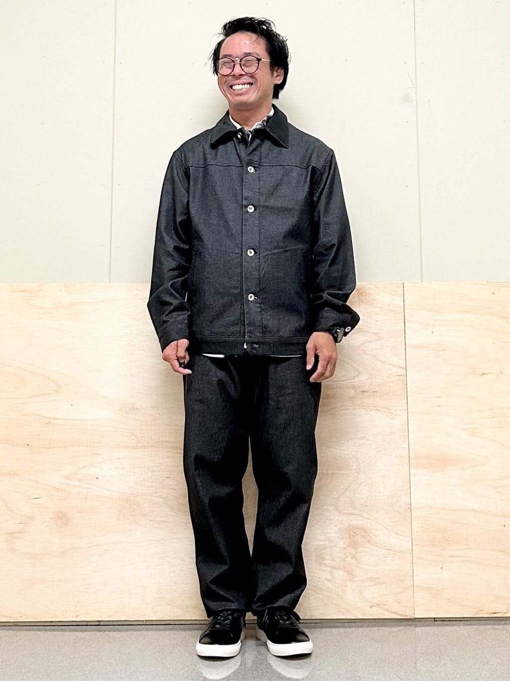 KENJI Iさんの「THE SHOP TK｜サフィアーノミニサコッシュ」を使ったコーディネート