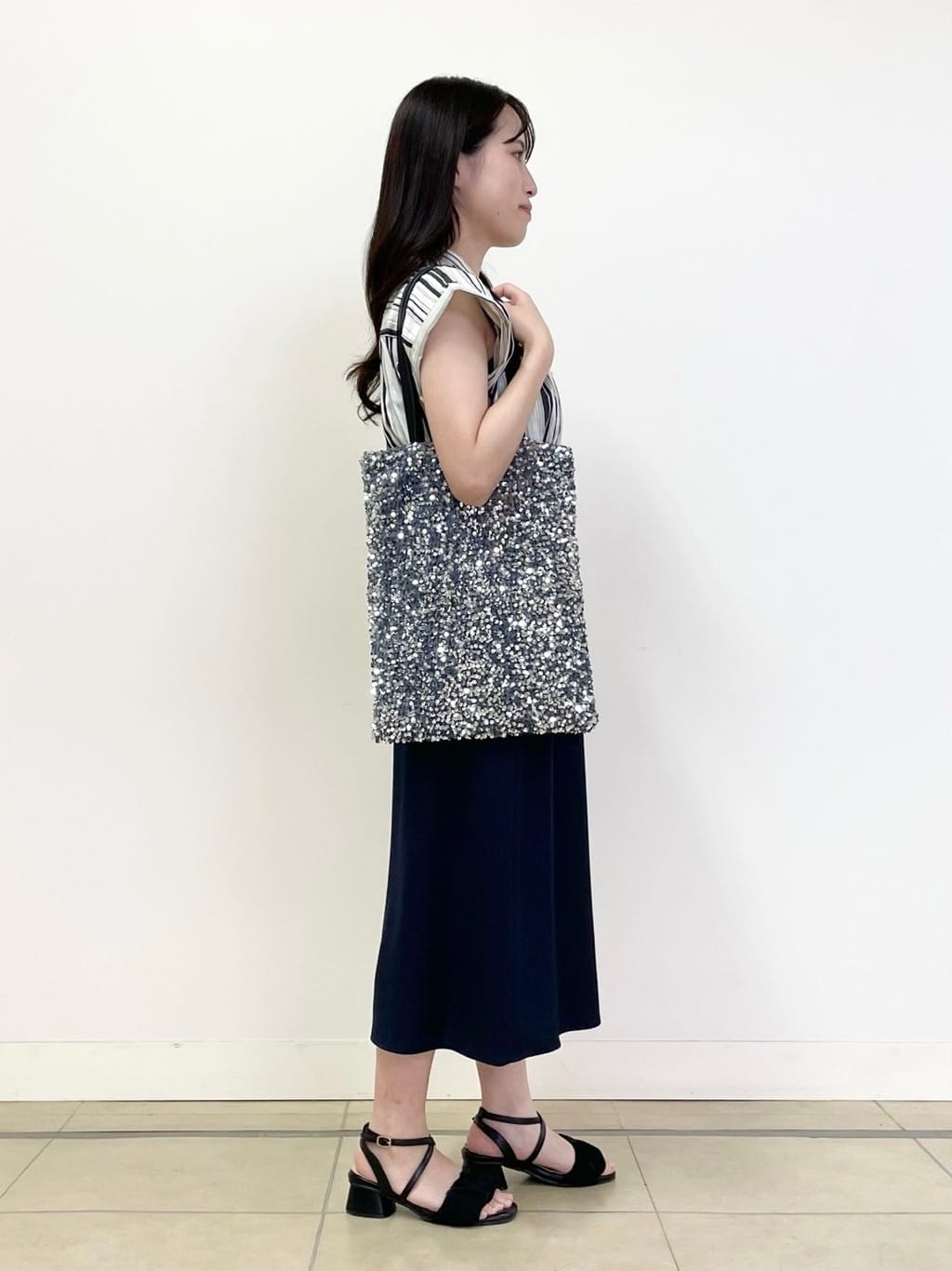 あやかさんの「UNTITLED｜【柔らか／A4サイズ対応】スパンコールトート」を使ったコーディネート