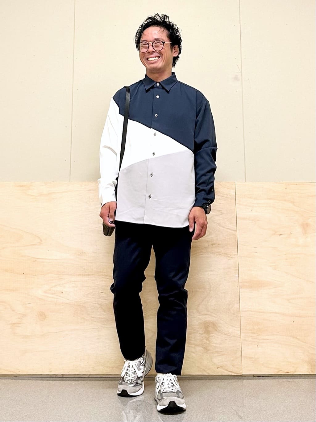 KENJI Iさんの「THE SHOP TK｜サフィアーノミニサコッシュ」を使ったコーディネート