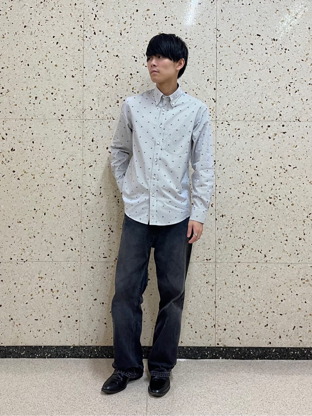 うっちーさんの「TAKEO KIKUCHI｜ハットモチーフ ジャカード ストライプ シャツ」を使ったコーディネート