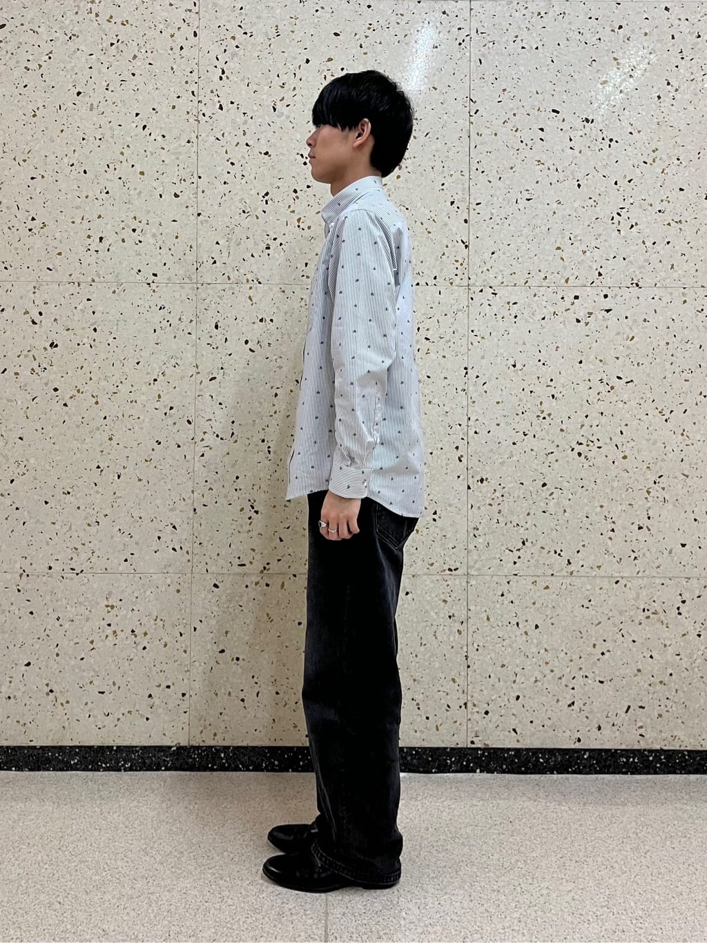 うっちーさんの「TAKEO KIKUCHI｜ハットモチーフ ジャカード ストライプ シャツ」を使ったコーディネート