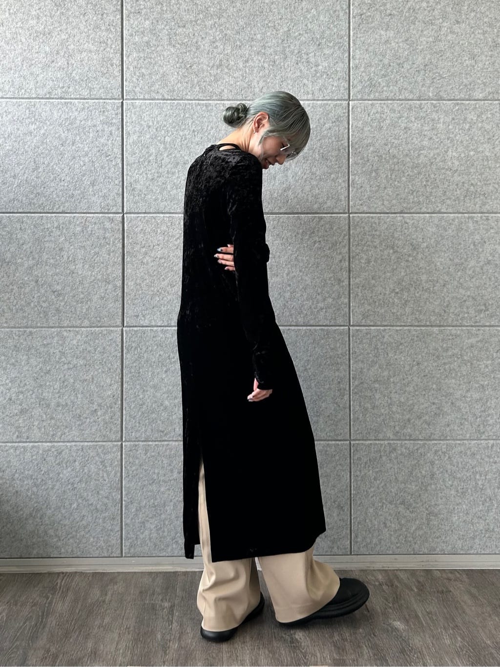 honoka Aさんの「CODE A｜【Re】neck point velour dress」を使ったコーディネート
