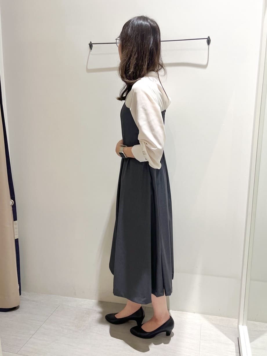 みーちゃんさんの「grove｜【ふわっと心地よい足入れ】やわここち(R)Vカットパンプス」を使ったコーディネート