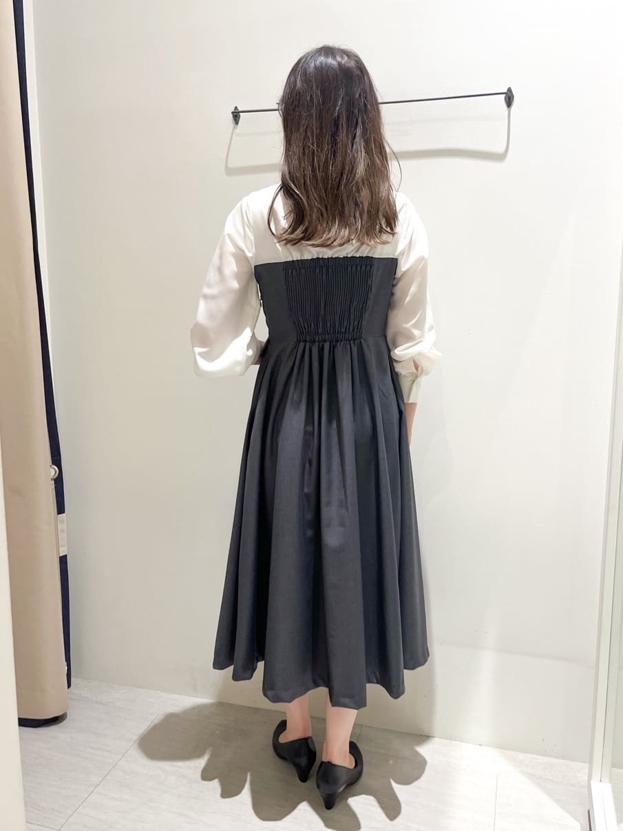 みーちゃんさんの「grove｜【ふわっと心地よい足入れ】やわここち(R)Vカットパンプス」を使ったコーディネート