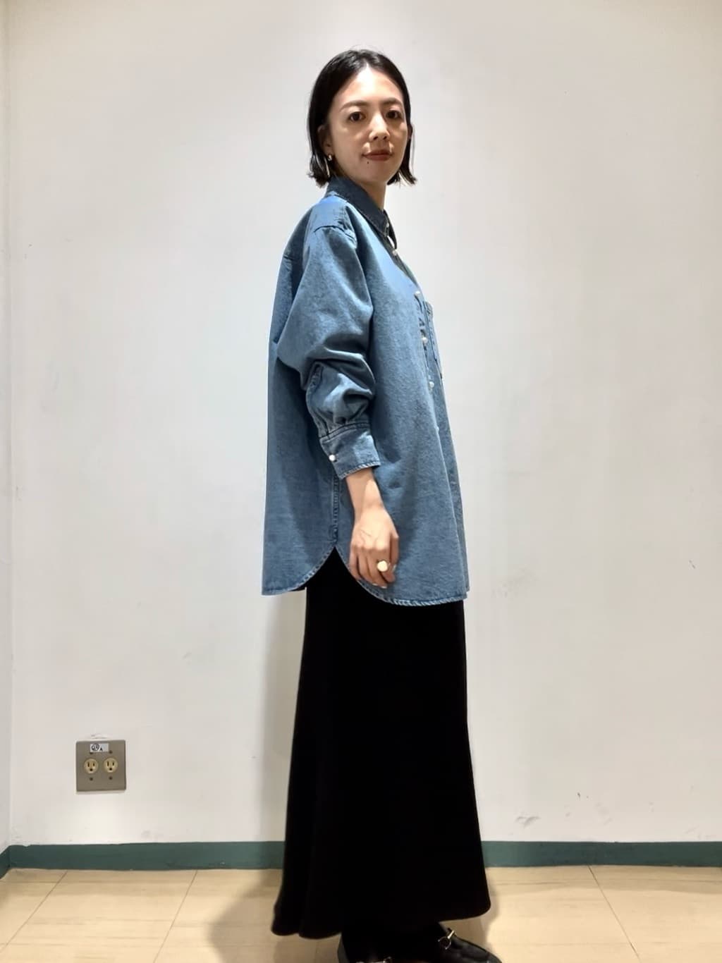 RISAさんの「UNTITLED｜【手洗い／58cm正方形】ベルトプリントスカーフ」を使ったコーディネート