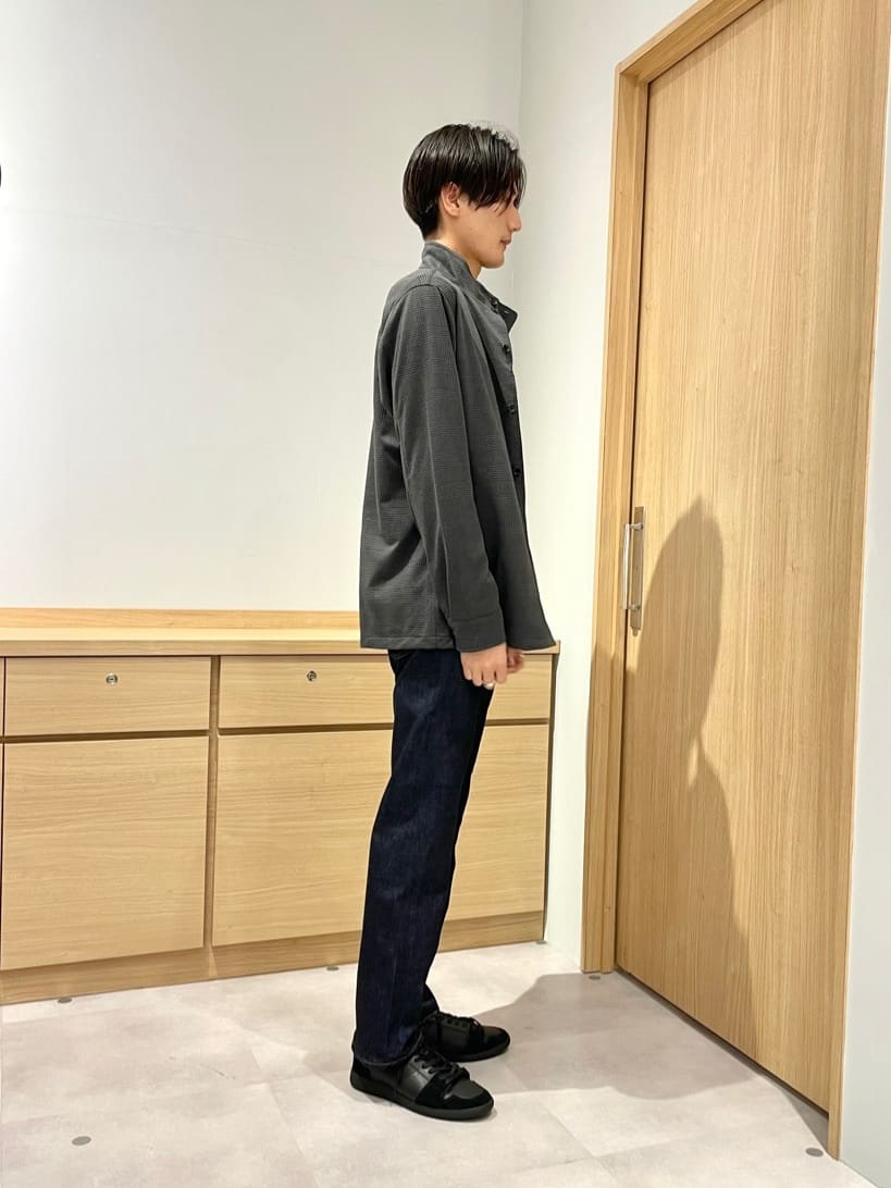 Seiyaさんの「TAKEO KIKUCHI｜【モンスターストレッチ】日本製 ワンウォッシュ デニムパンツ」を使ったコーディネート