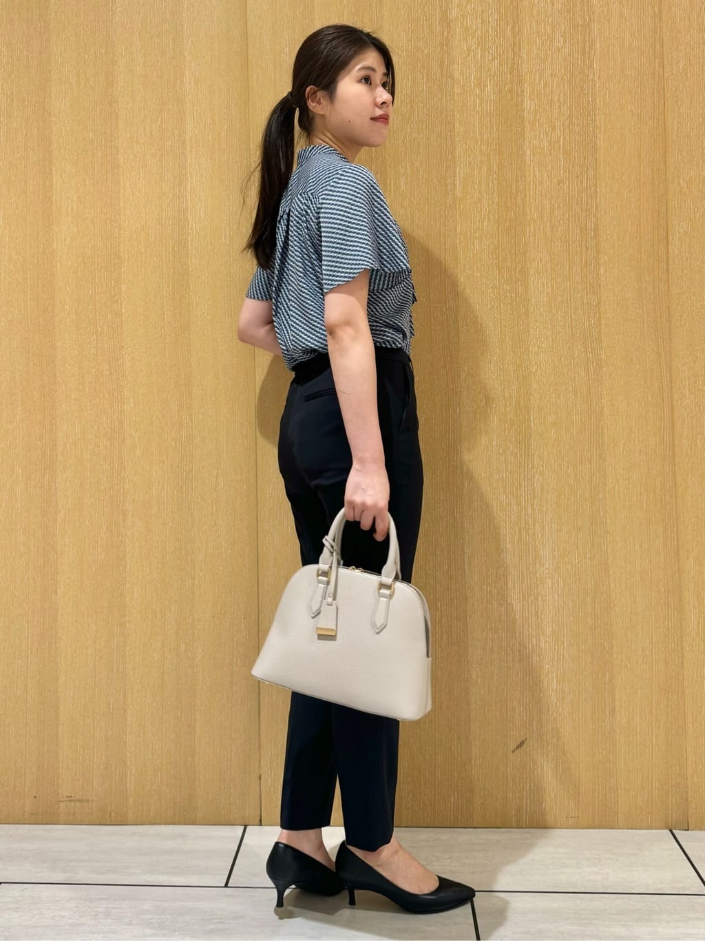 nanaさんの「UNTITLED｜【洗える通勤スーツ】レジェールギャバ ストレッチテーパードパンツ」を使ったコーディネート
