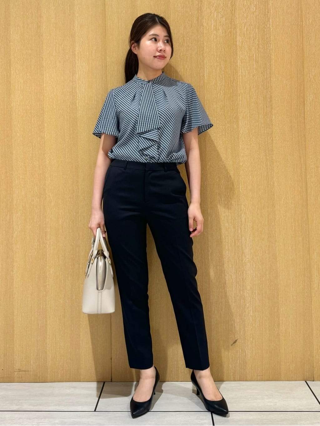 nanaさんの「UNTITLED｜【洗える通勤スーツ】レジェールギャバ ストレッチテーパードパンツ」を使ったコーディネート