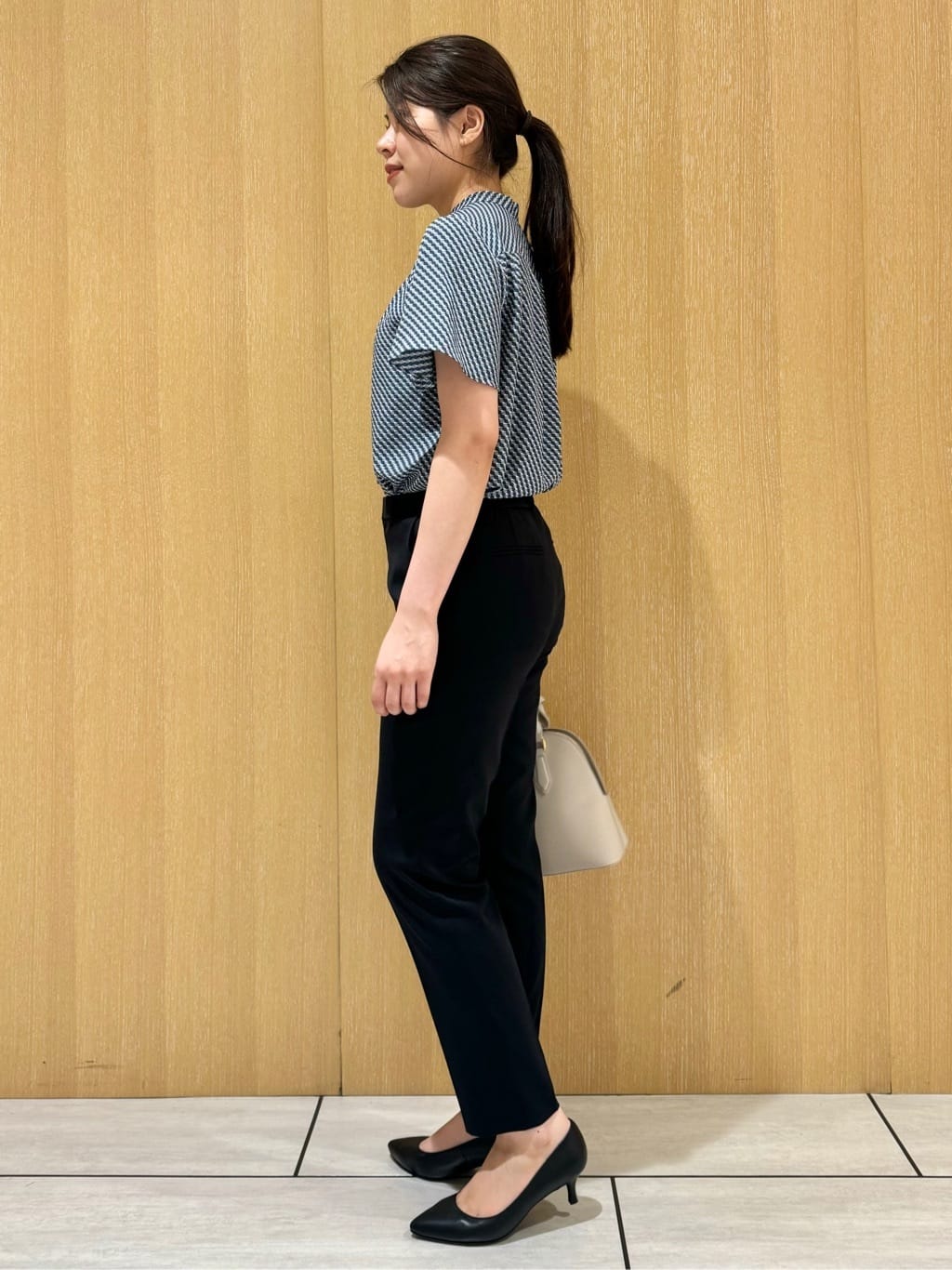 nanaさんの「UNTITLED｜【洗える通勤スーツ】レジェールギャバ ストレッチテーパードパンツ」を使ったコーディネート