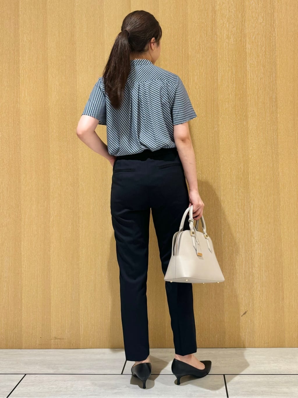nanaさんの「UNTITLED｜【洗える通勤スーツ】レジェールギャバ ストレッチテーパードパンツ」を使ったコーディネート