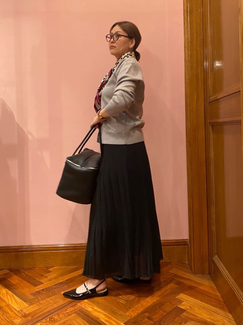 isoishiさんの「DRESSTERIOR｜【STORY11月号掲載】レオパードシルクスカーフ」を使ったコーディネート