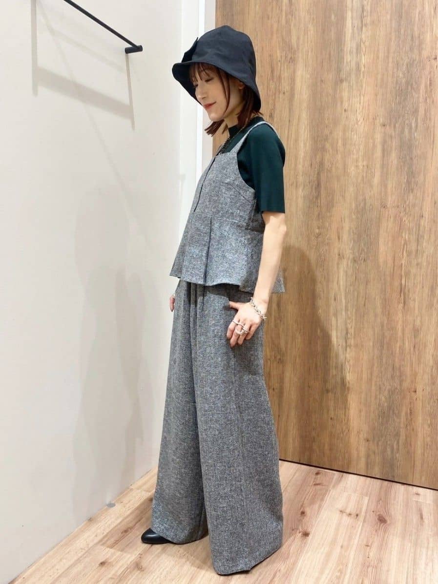 saltさんの「grove｜【ふわっと心地よい足入れ】やわここち(R)Vカットパンプス」を使ったコーディネート