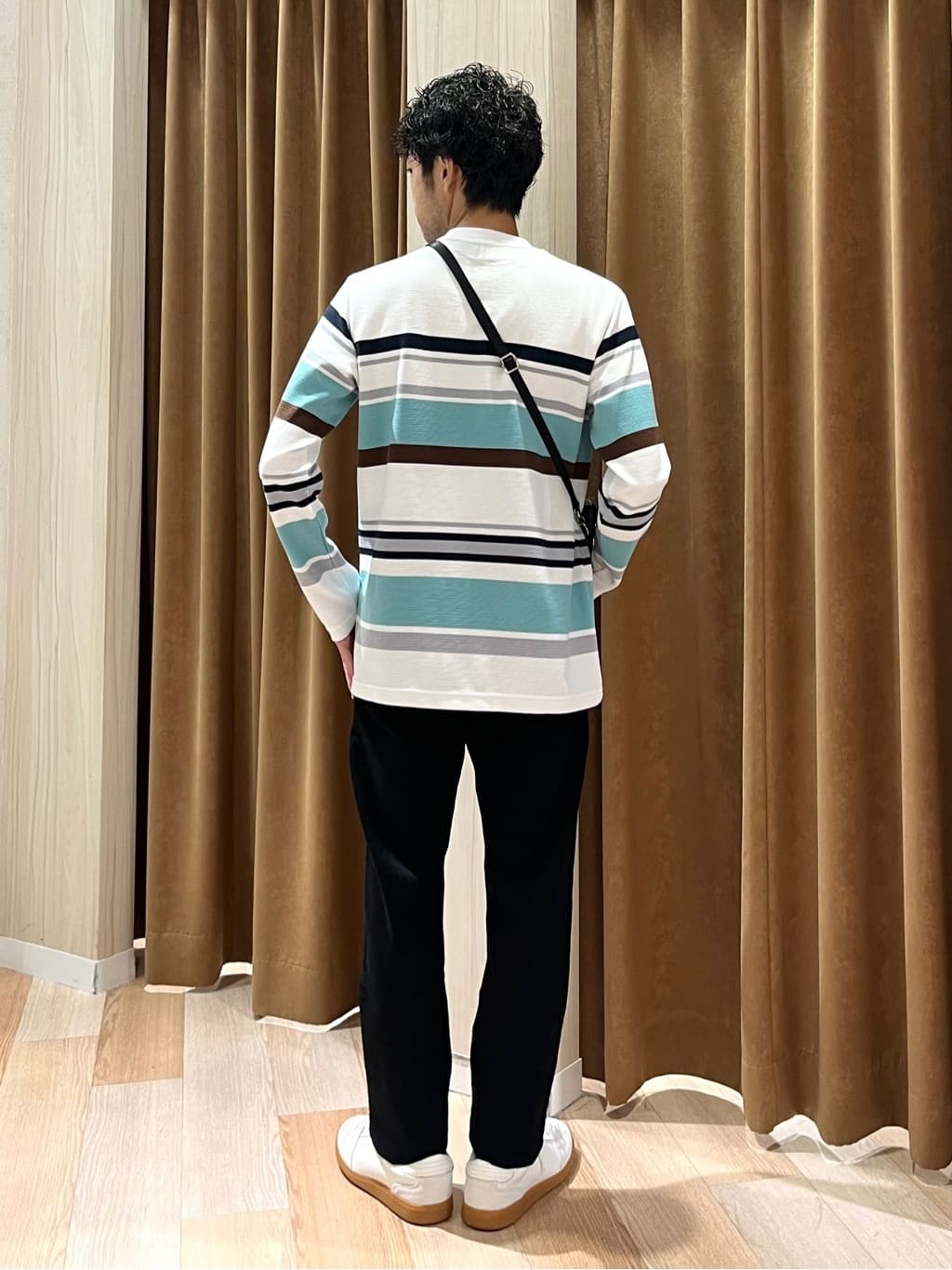 URAさんの「TAKEO KIKUCHI｜【Sサイズ～】ストレッチ デニム パンツ」を使ったコーディネート