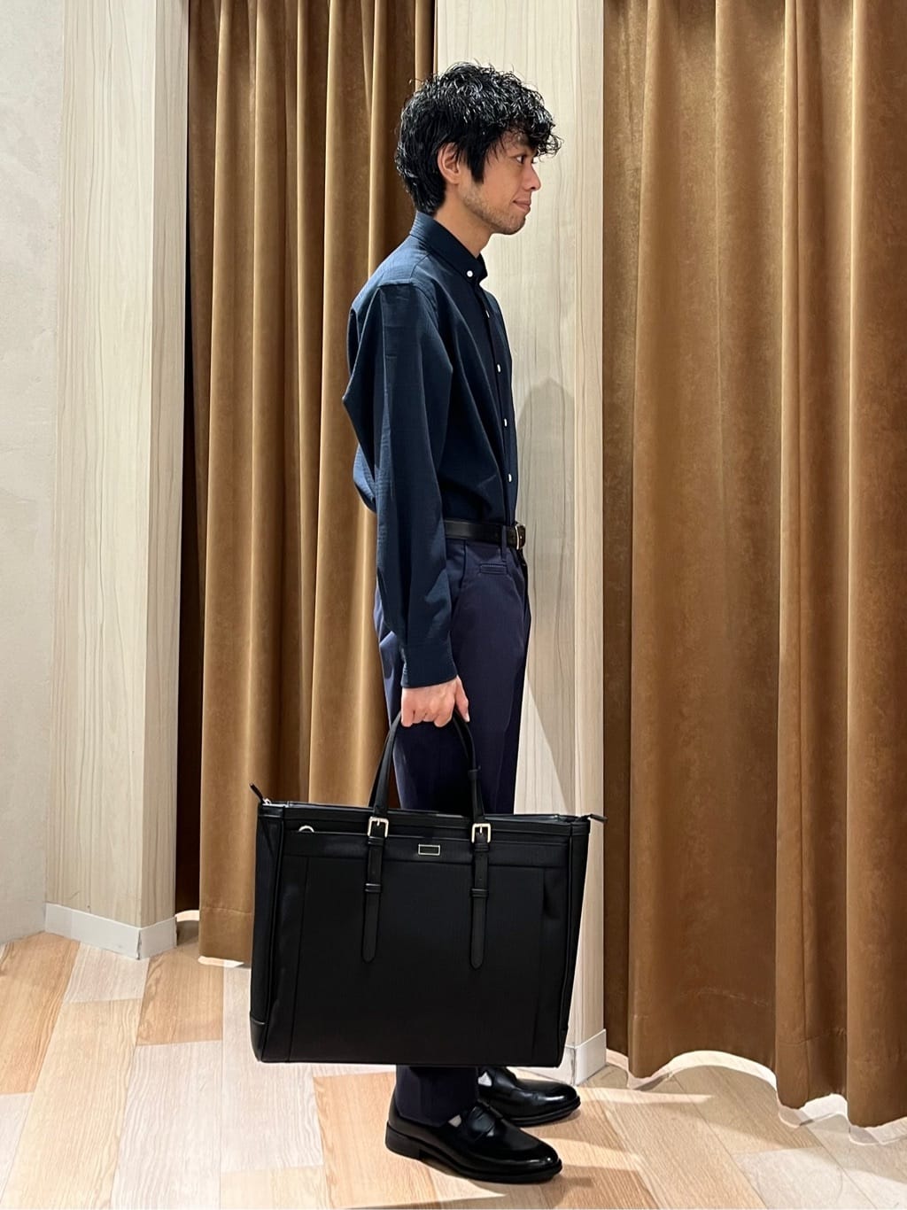 URAさんの「TAKEO KIKUCHI｜【全7サイズ&times;8色展開！】トップマルチヘリンボン パンツ」を使ったコーディネート