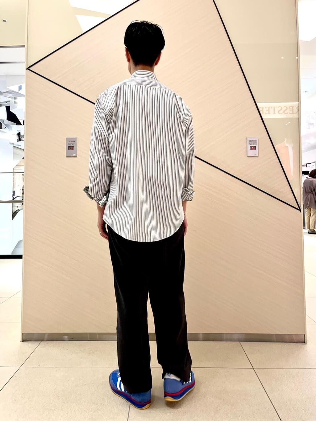 小山凌さんの「DRESSTERIOR｜◆THOMAS MASON ストライプシャツ」を使ったコーディネート