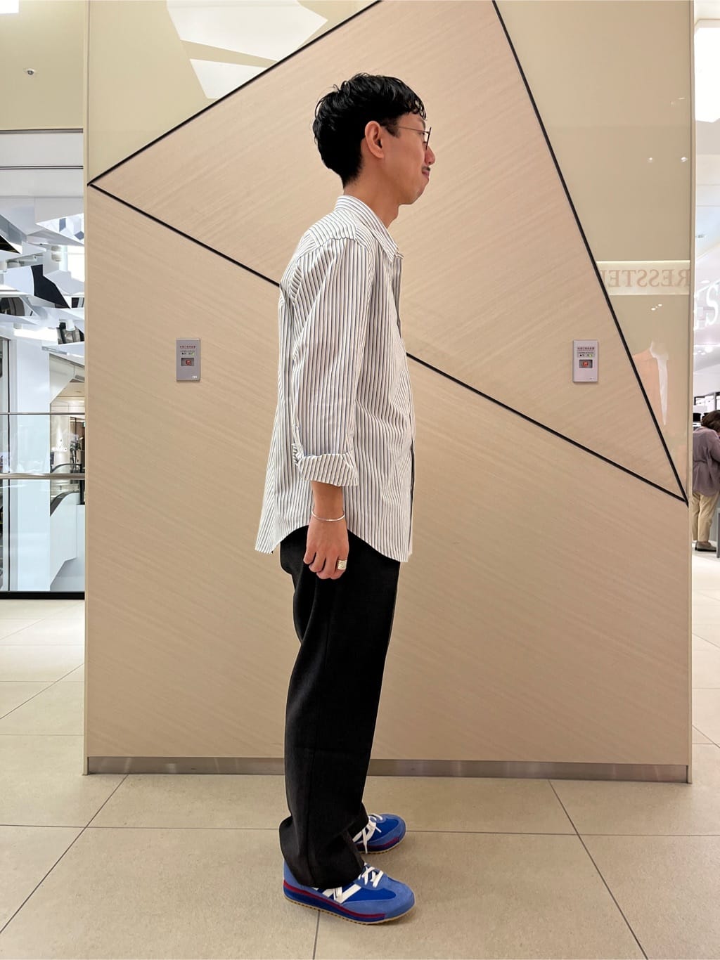 小山凌さんの「DRESSTERIOR｜◆THOMAS MASON ストライプシャツ」を使ったコーディネート