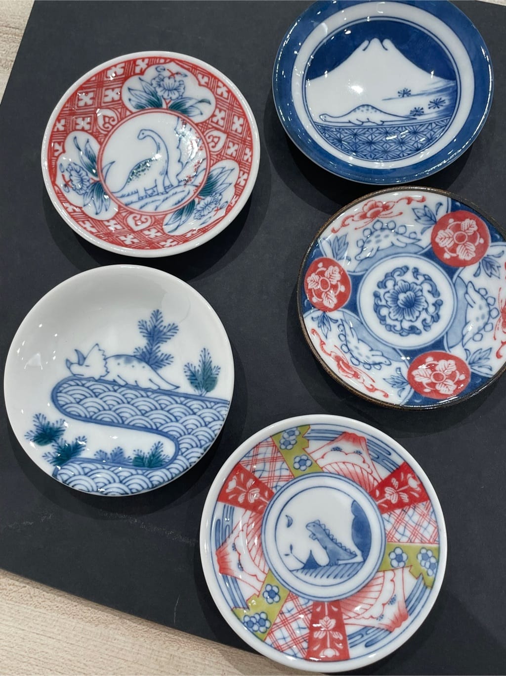 まのちゃんさんの「212 KITCHEN STORE｜江戸っ子恐竜 白&times;青 ティラノザウルス 箸置」を使ったコーディネート