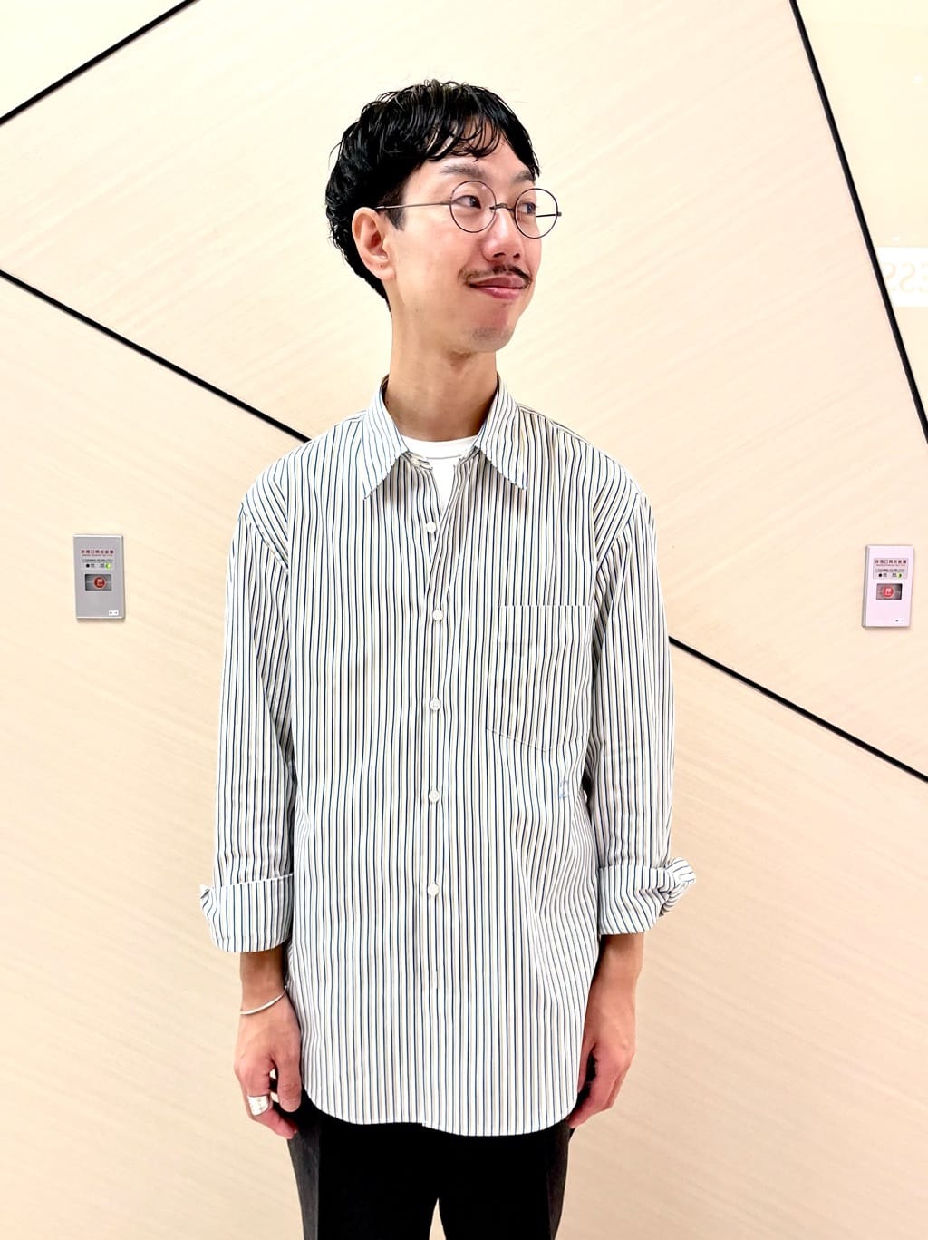 小山凌さんの「DRESSTERIOR｜◆THOMAS MASON ストライプシャツ」を使ったコーディネート
