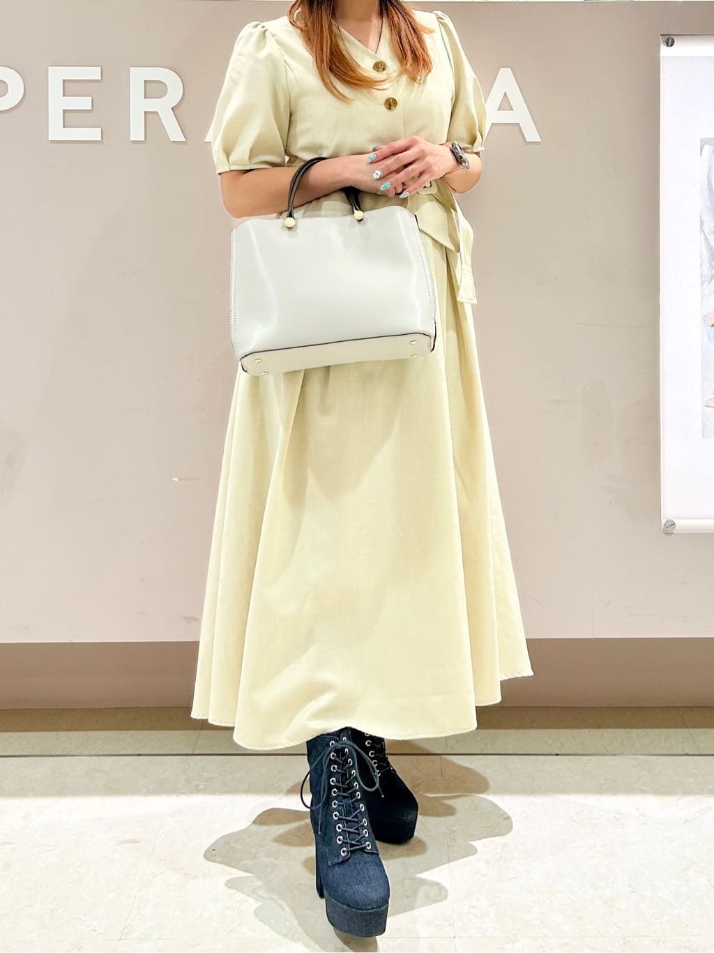 かなぴぃさんの「ESPERANZA｜【ラク盛り／ショートブーツ】リピーター続出／脚長美脚　厚底レースアップブーツ」を使ったコーディネート