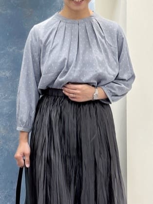 シュウコさんの「grove｜【ふわっと心地よい足入れ】やわここち(R)Vカットパンプス」を使ったコーディネート