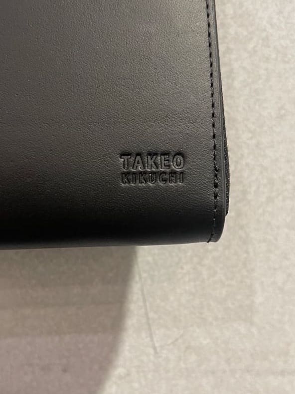 松村泰輔さんの「TAKEO KIKUCHI｜アンティーク調レザー ラウンドファスナー 長財布」を使ったコーディネート