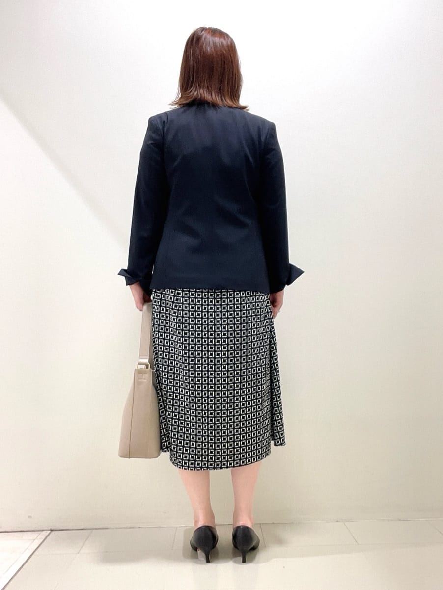 YUIさんの「UNTITLED｜【洗える通勤スーツ】レジェールギャバ ストレッチテーラードジャケット」を使ったコーディネート