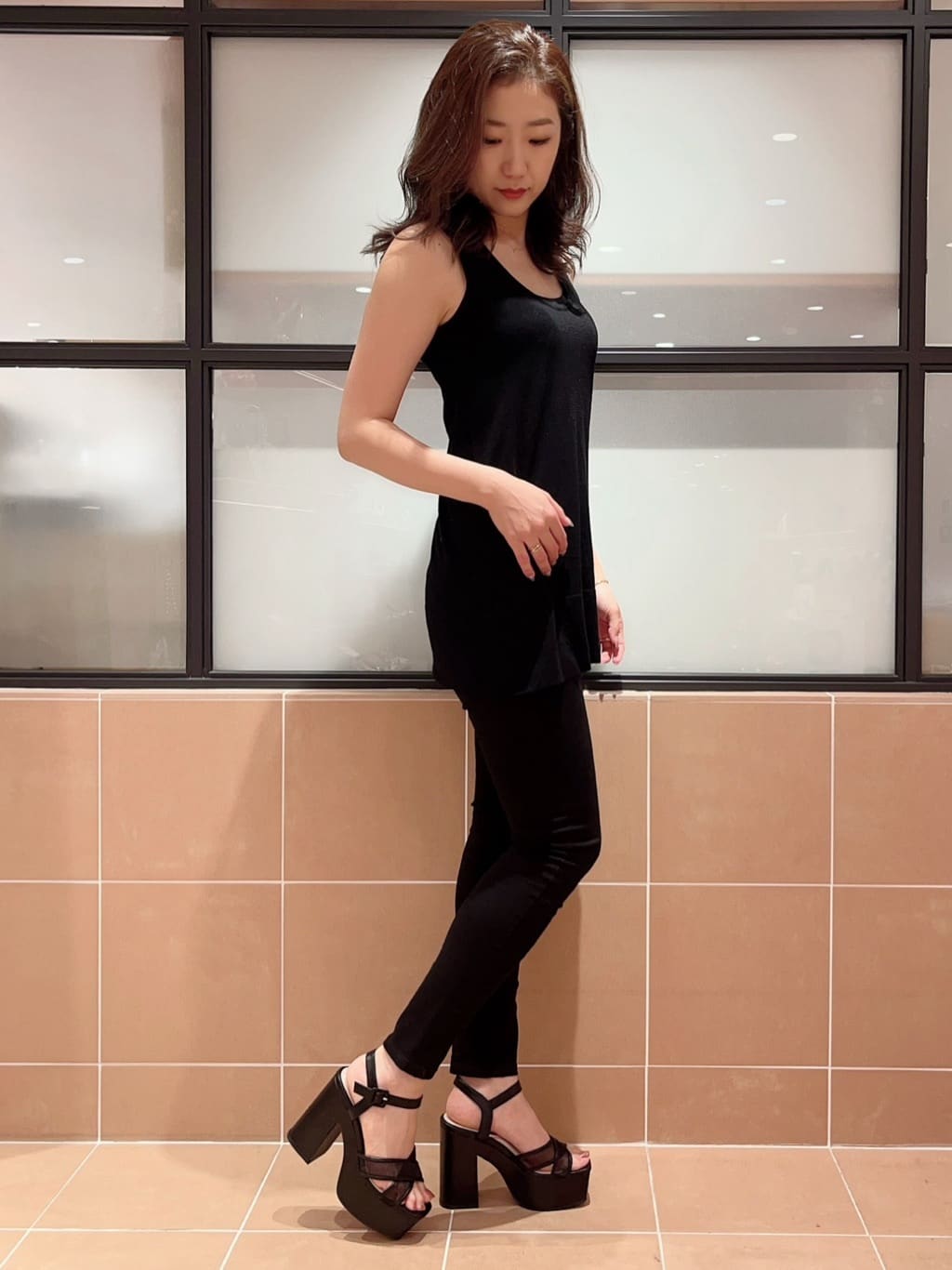 kaoriさんの「ESPERANZA｜ラク盛り厚底サンダルⅢ」を使ったコーディネート