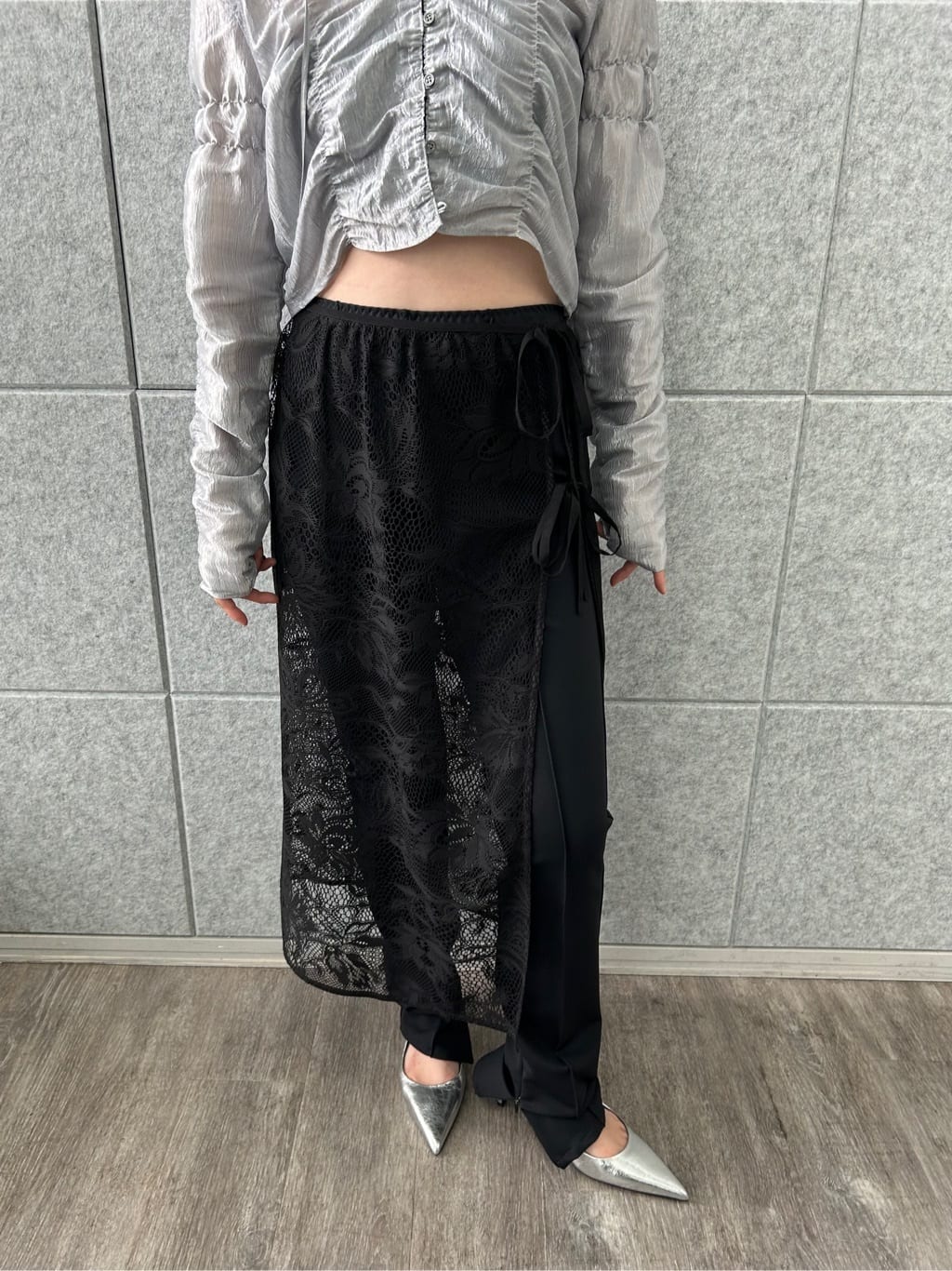 erikaさんの「CODE A｜gathered shiny blouse」を使ったコーディネート