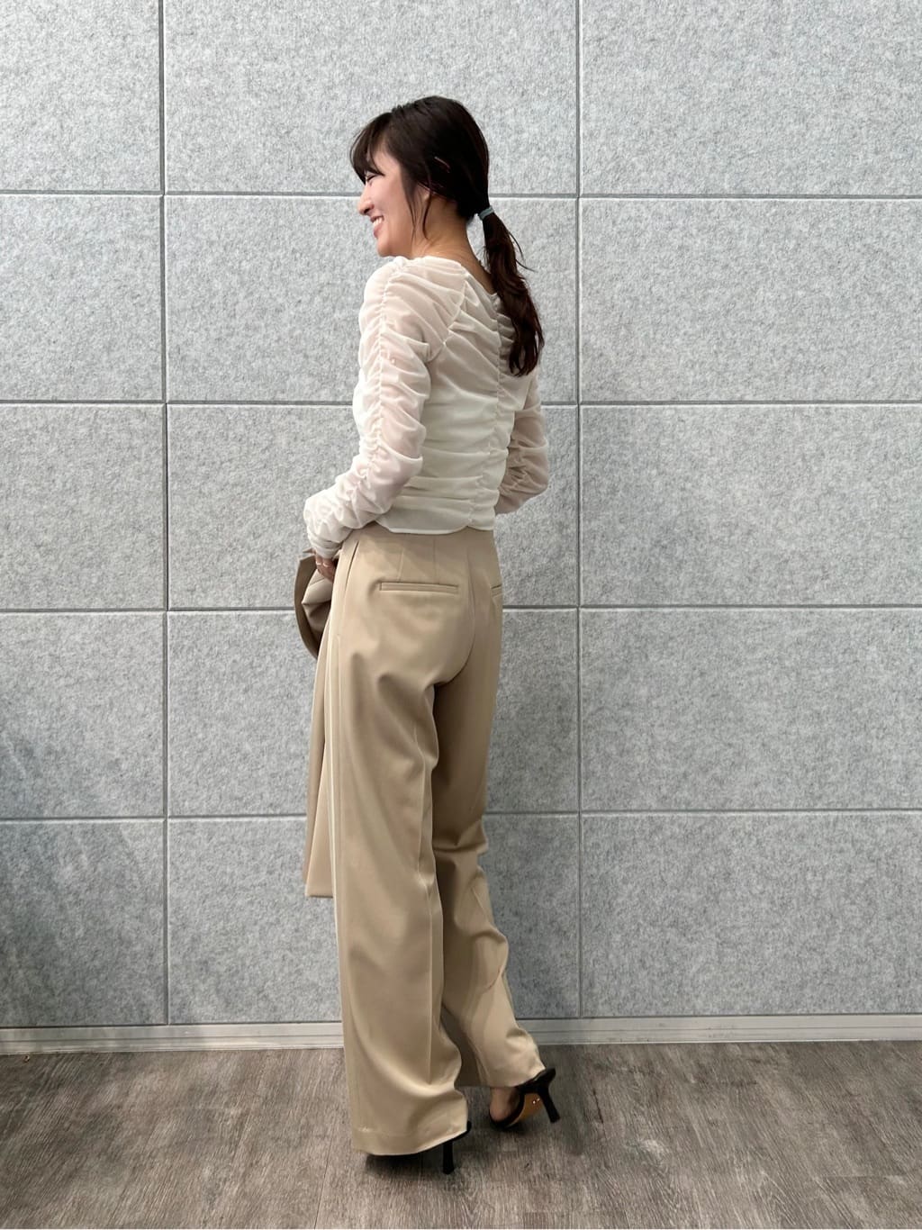 harunaさんの「CODE A｜sheer gathered jersey top」を使ったコーディネート