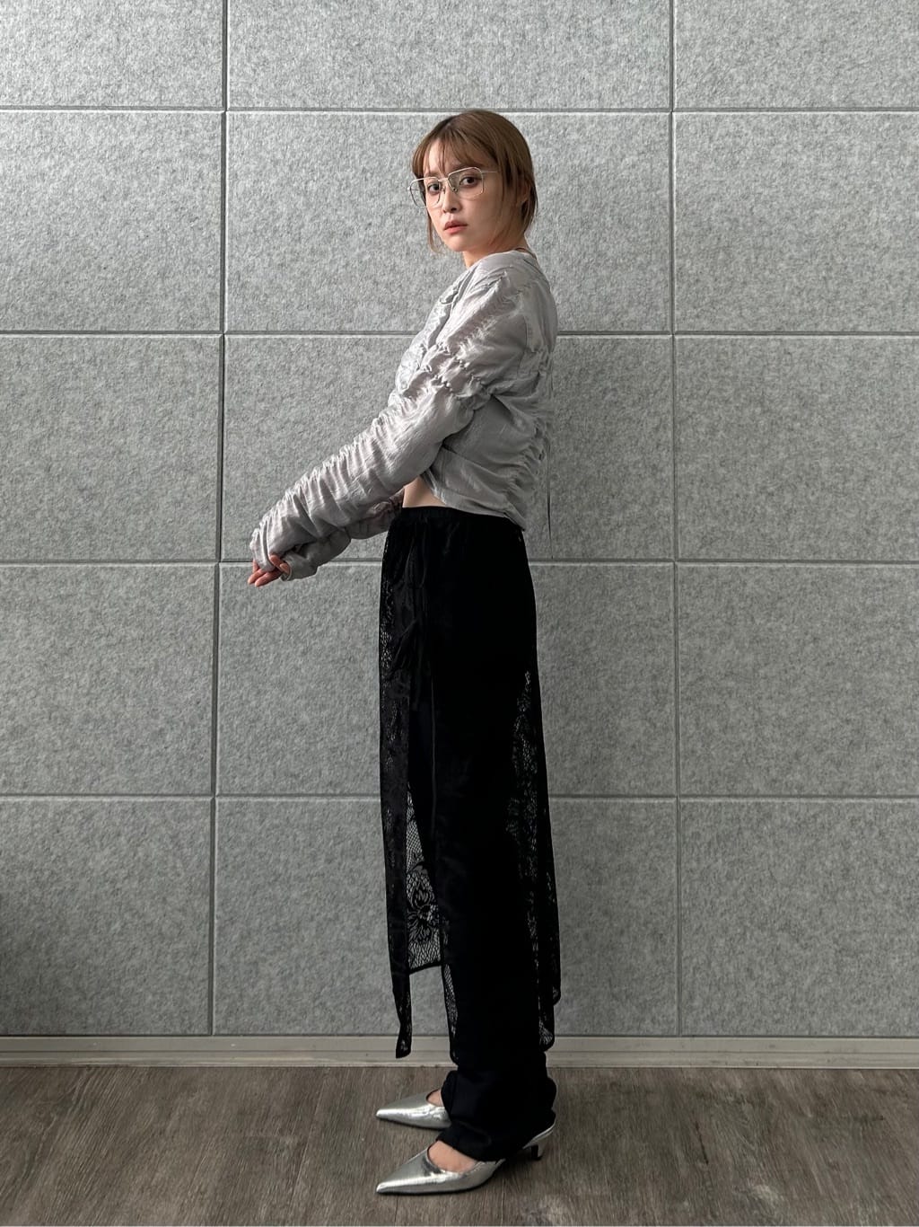 erikaさんの「CODE A｜gathered shiny blouse」を使ったコーディネート