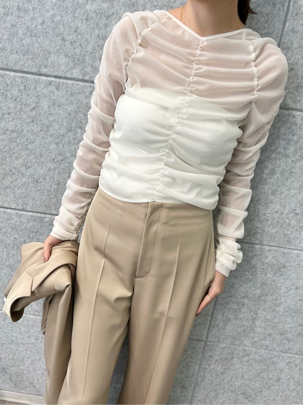 harunaさんの「CODE A｜sheer gathered jersey top」を使ったコーディネート
